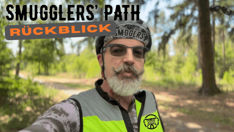 YouTube thumbnail, Pascal mit Sicherheitsweste und Helm stehend im Wald